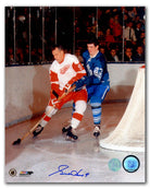 AJ Sports | Gordie Howe Autographed Detroit Red Wings Puck Battle 8x10 Photo