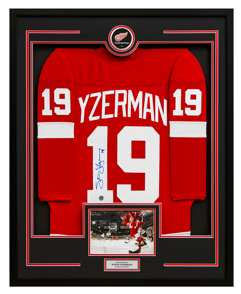 Steve Yzerman of the Detroit Red Wings signed autographed hockey jersey  PAAS COA 260, Art, Antiques & Collectibles Collectibles Sports Memorabilia  Sports Autographs, Online Auctions